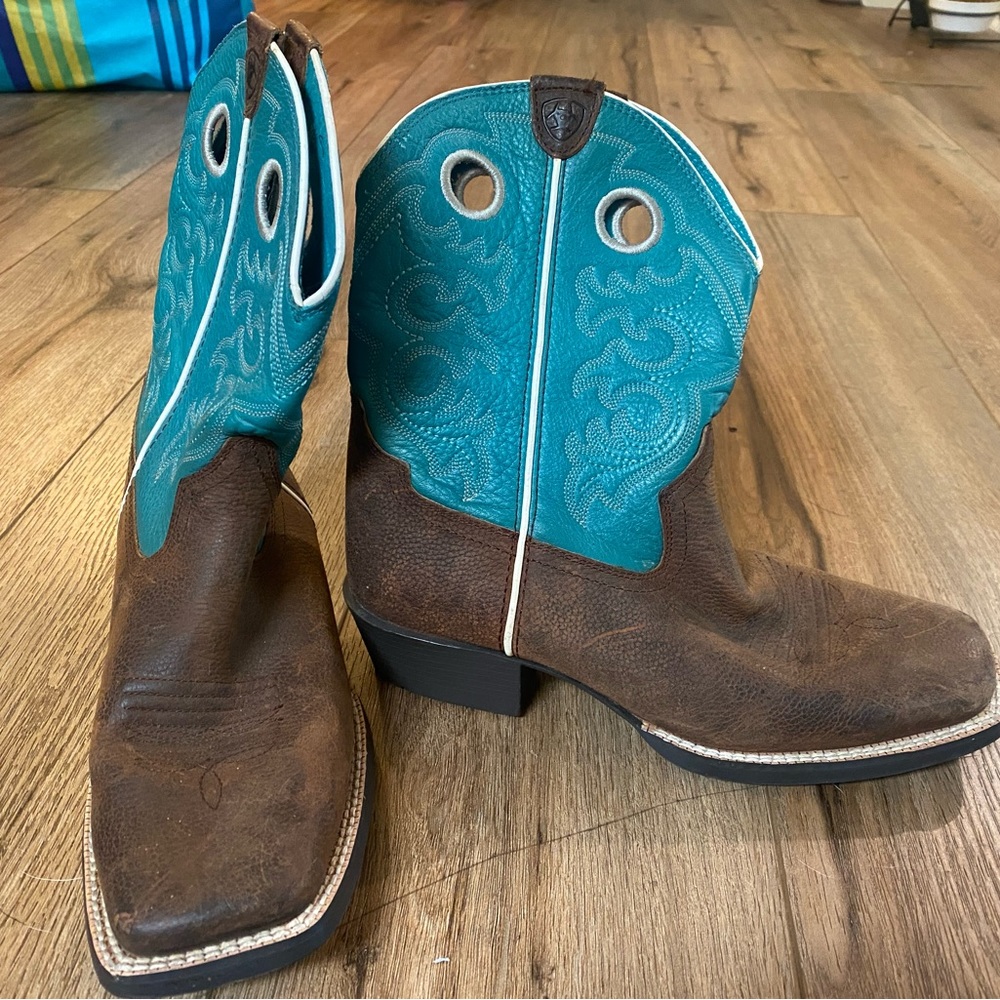 COPY - ARIAT kids Boots size 5